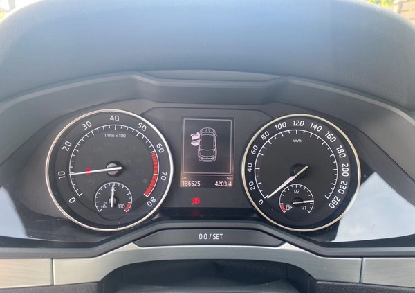 Skoda Superb cena 76900 przebieg: 136000, rok produkcji 2018 z Brzeg Dolny małe 211